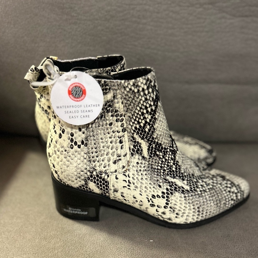 50%offw❤️blondo waterproof sealed snakeskin ankle boots bootie